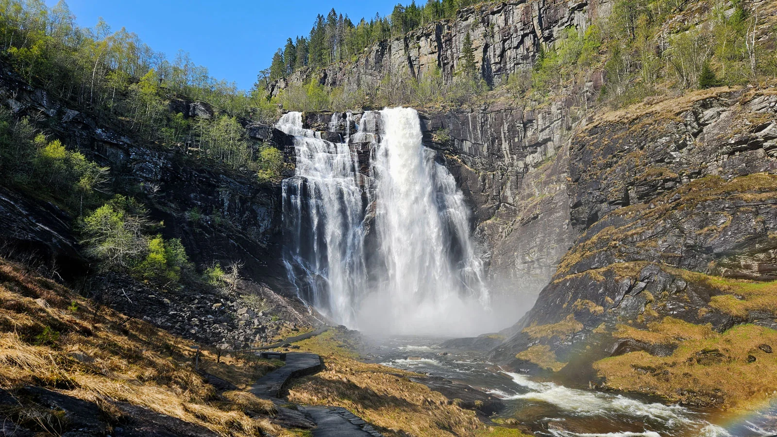 Opplev Skjervsfossen i Granvin
