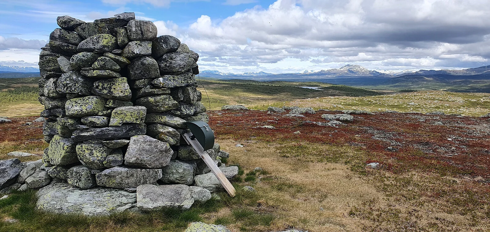 Skruvdalstinden (1096 moh)